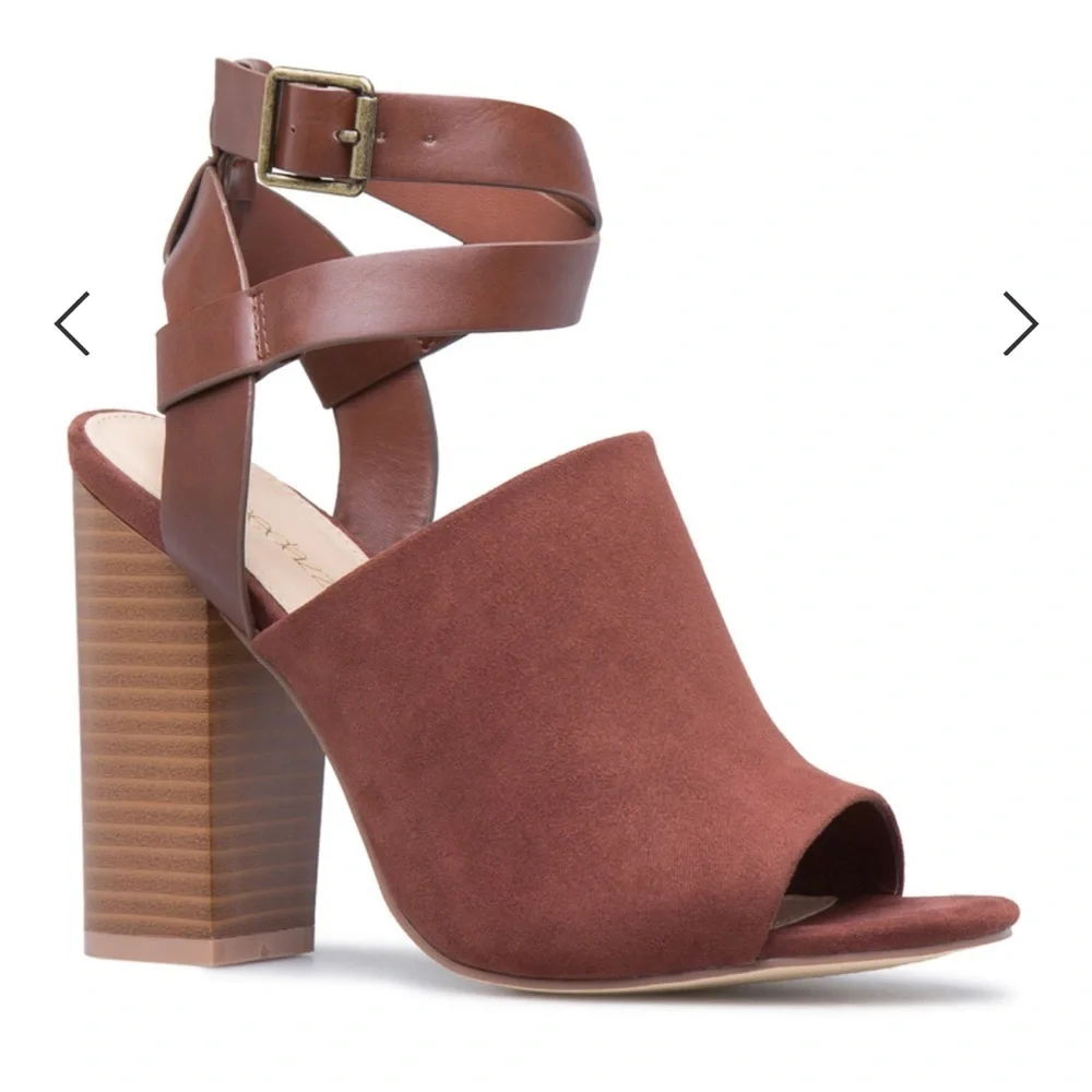 Shoe dazzle Ella Brown Strappy Women's stacked block Heels size 8